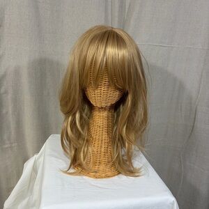 (NWT) Shining Yourself by Haircube Golden Blonde Shaggy Wig with Bangs